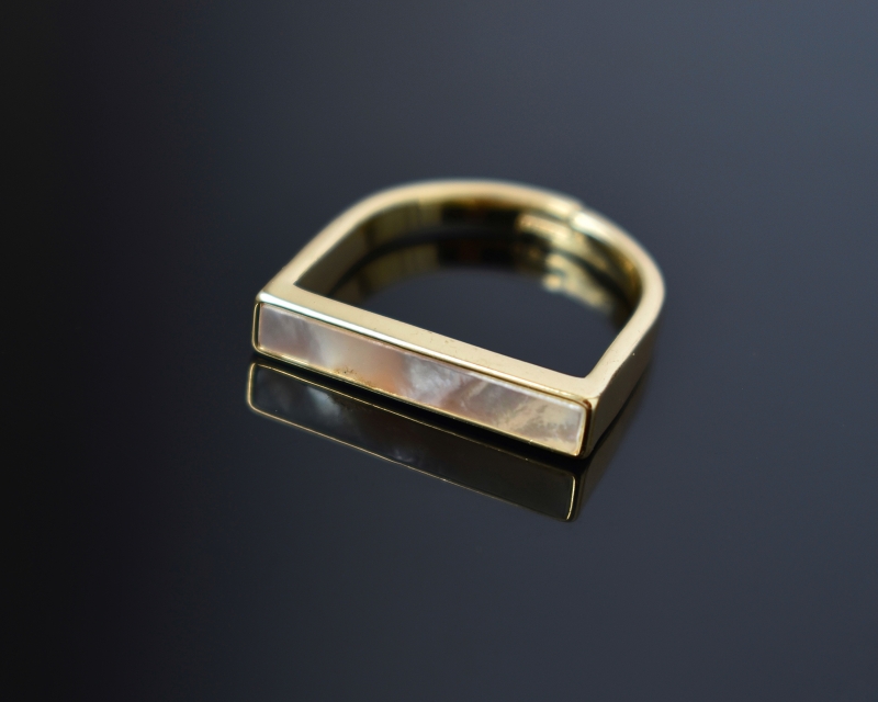 Кольцо безразмерное цвет золото вставка натуральный перламутр