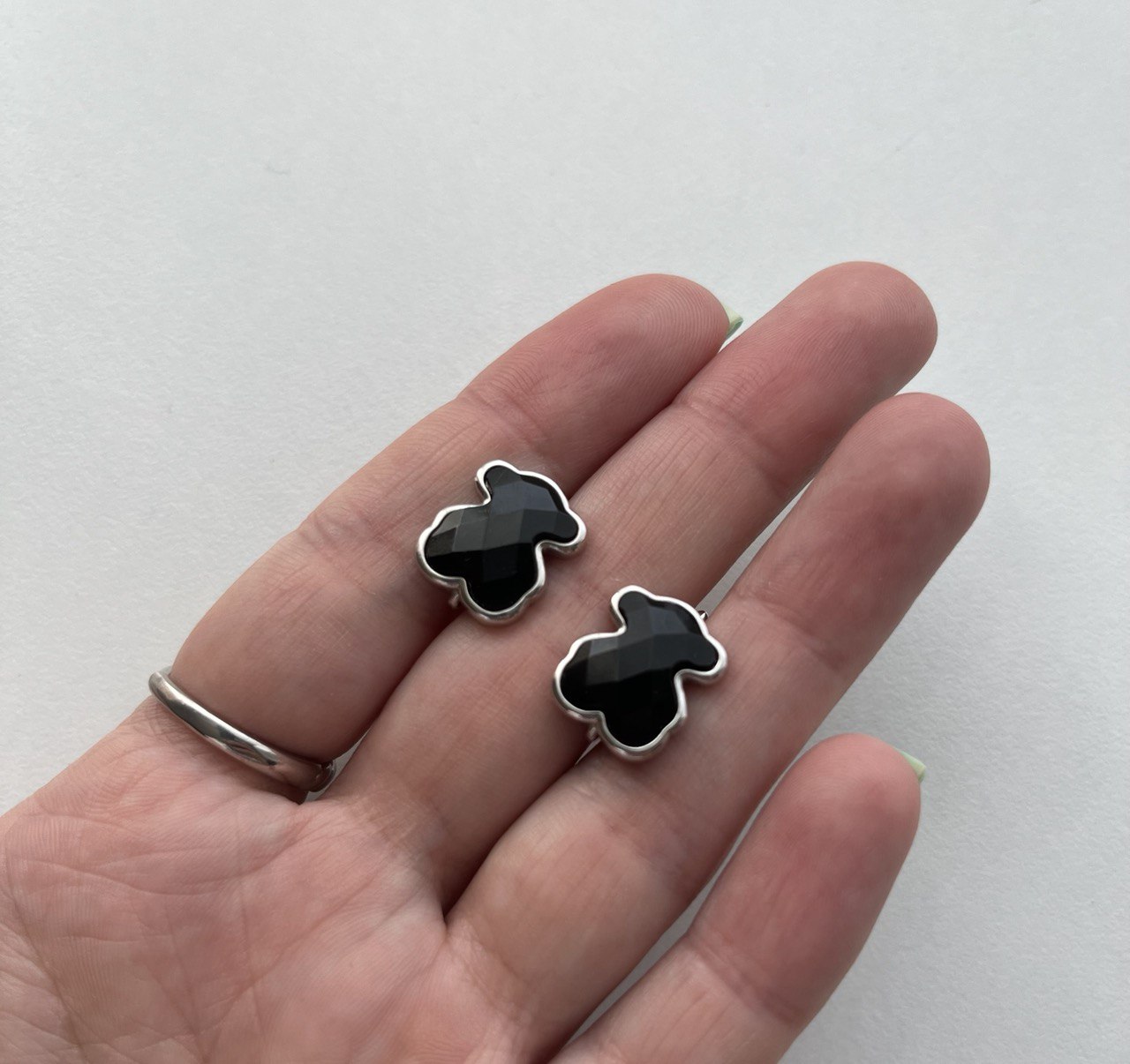 Швензы Мишки "Тоус" с черным ониксом в огранке цвет серебро размер 15мм