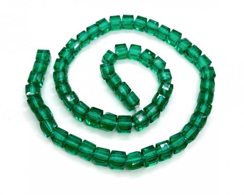 Бусины стеклянные форма кубик размер 7,5мм цвет зеленый (изумрудный)