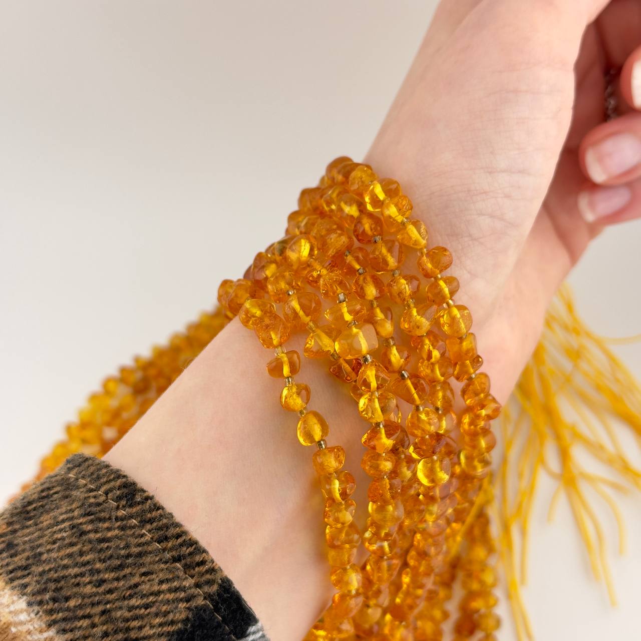 Бусины Янтарь натуральный размер 6*5мм
