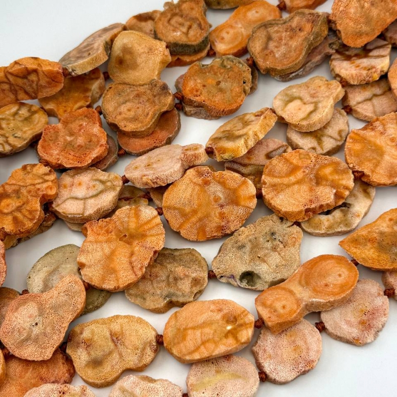 Коралл натуральный красного моря средний размер бусин 30*40мм