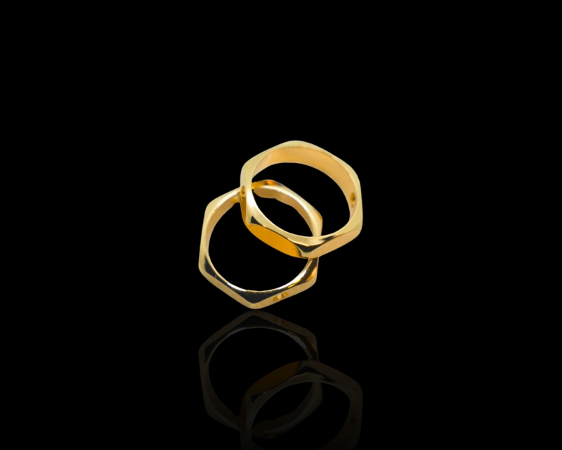 Кольцо шестиугольное с двумя маленькими отверстиями цвет золото 8мм